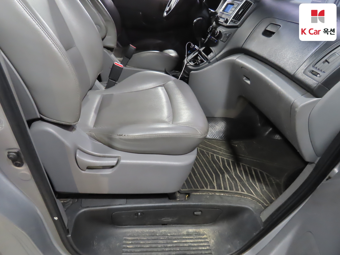 Hyundai Grand Starex 2017 - Image 28