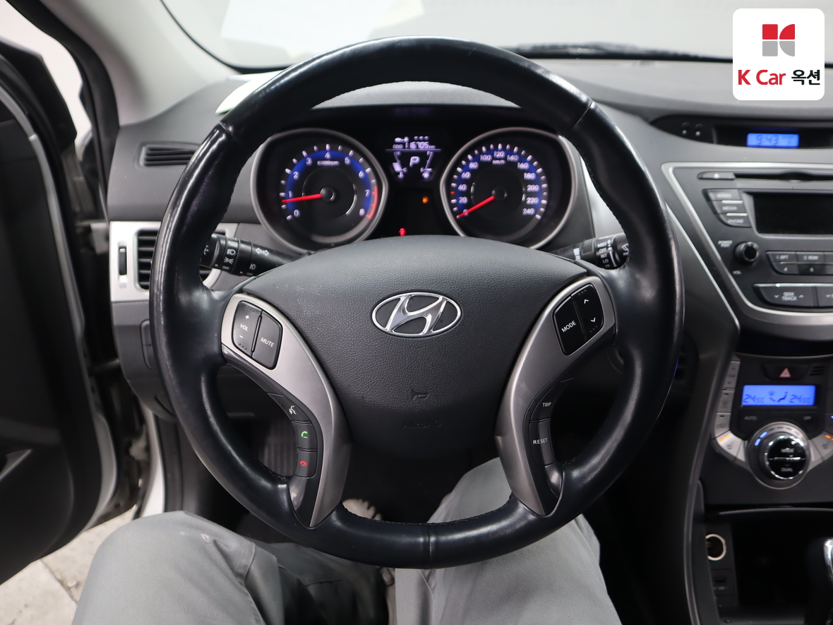Hyundai Elantra 2014 - Image 10