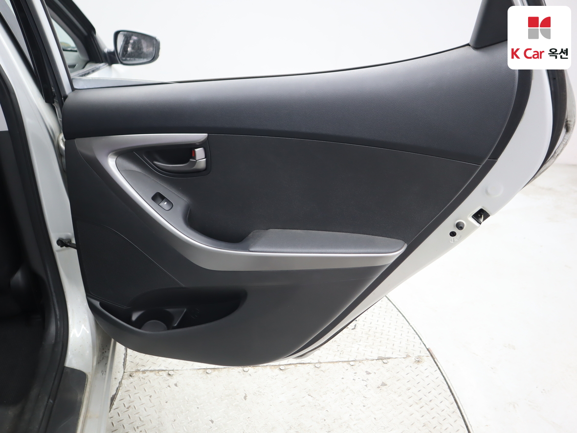 Hyundai Elantra 2014 - Image 25