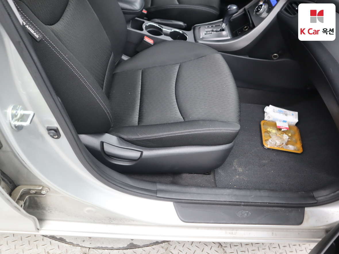 Hyundai Elantra 2014 - Image 28