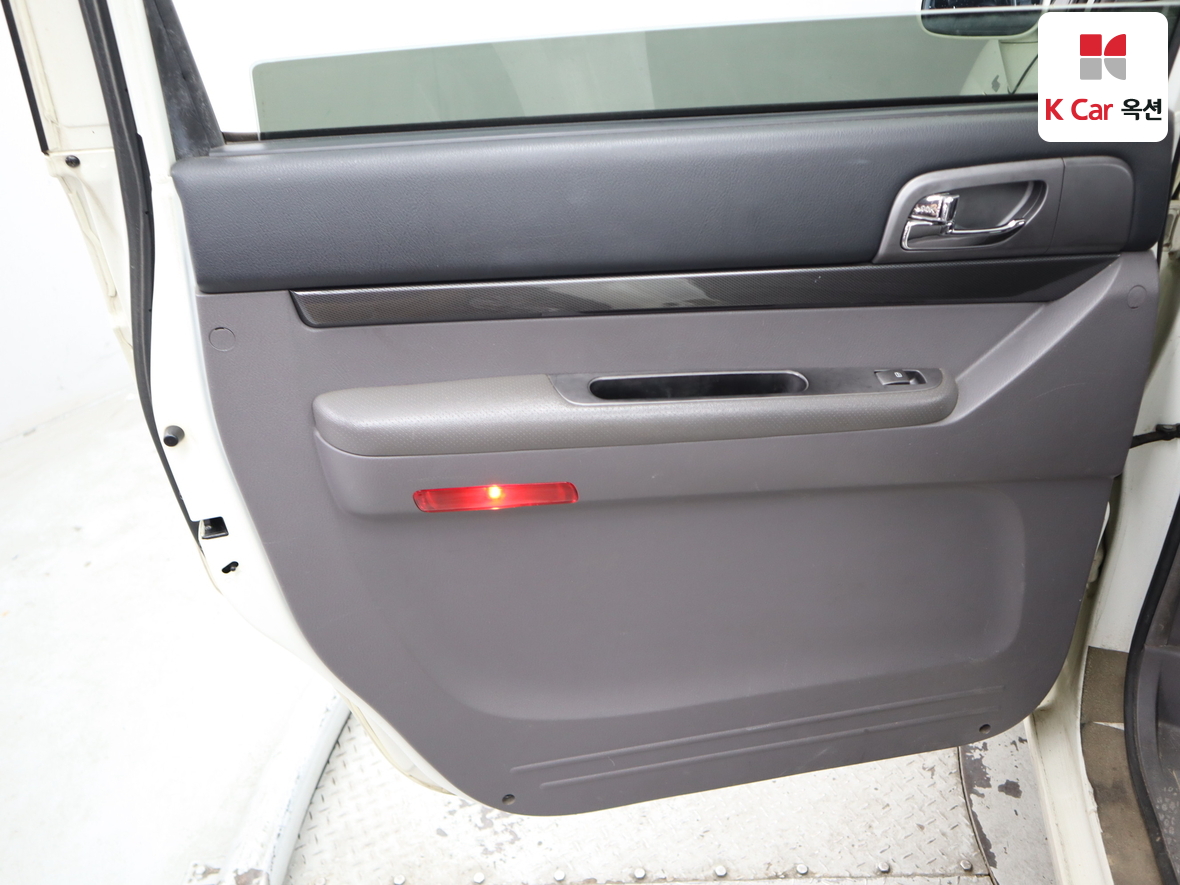 KG Mobility Korando Turismo 2014 - Image 22