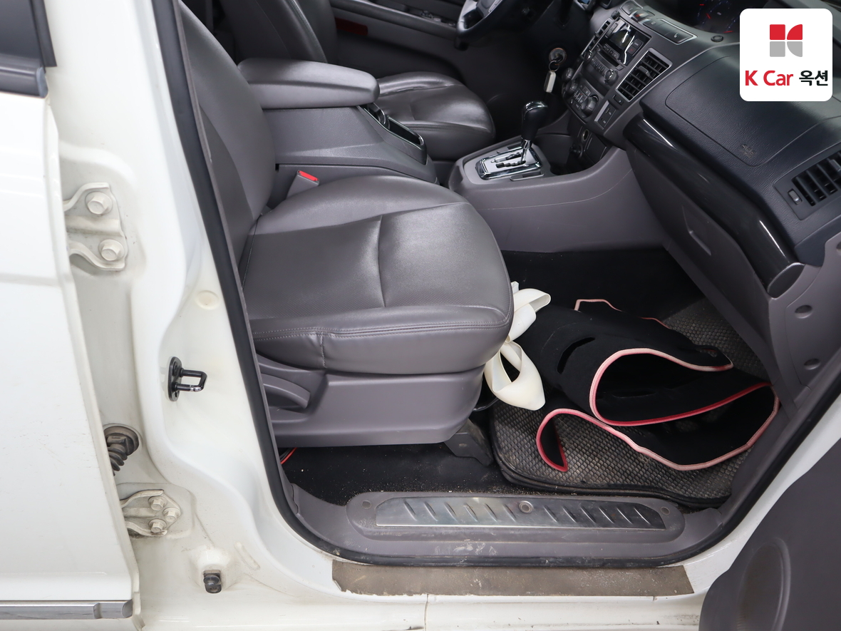 KG Mobility Korando Turismo 2014 - Image 31