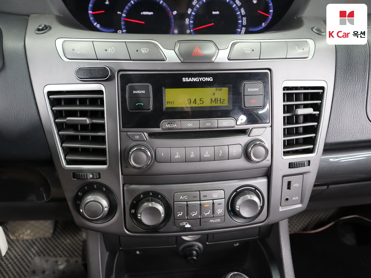KG Mobility Korando Turismo 2014 - Image 15