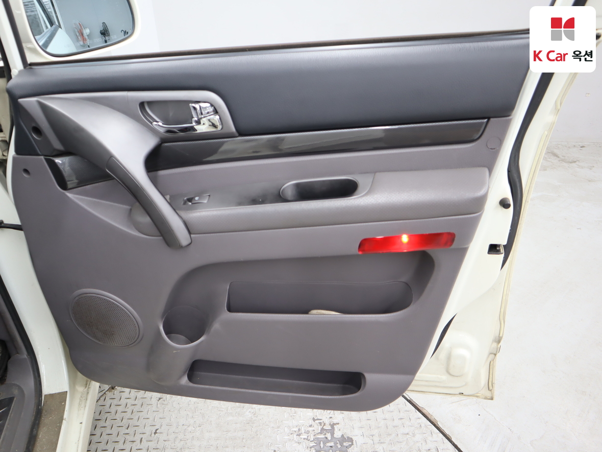 KG Mobility Korando Turismo 2014 - Image 30