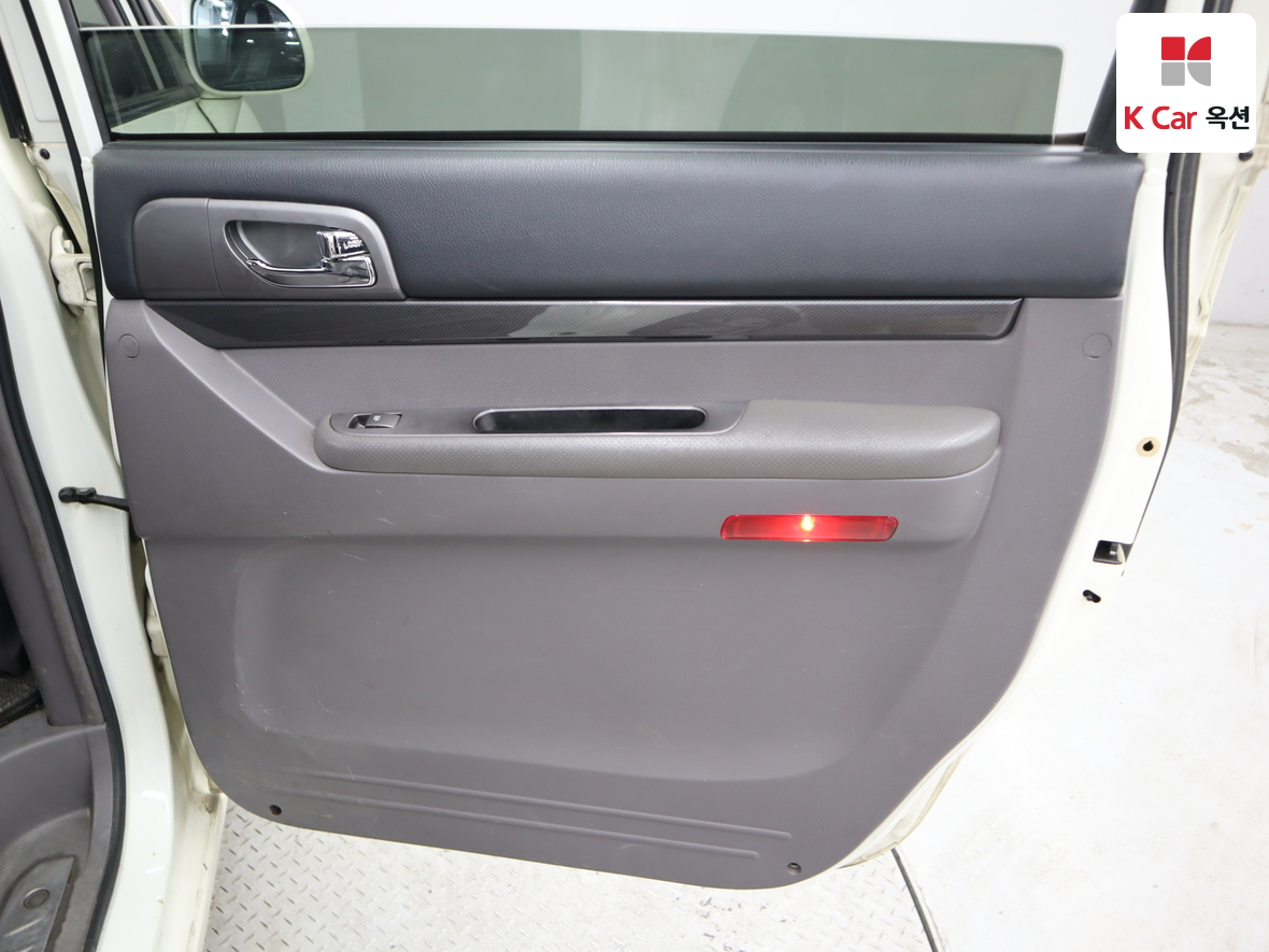 KG Mobility Korando Turismo 2014 - Image 28