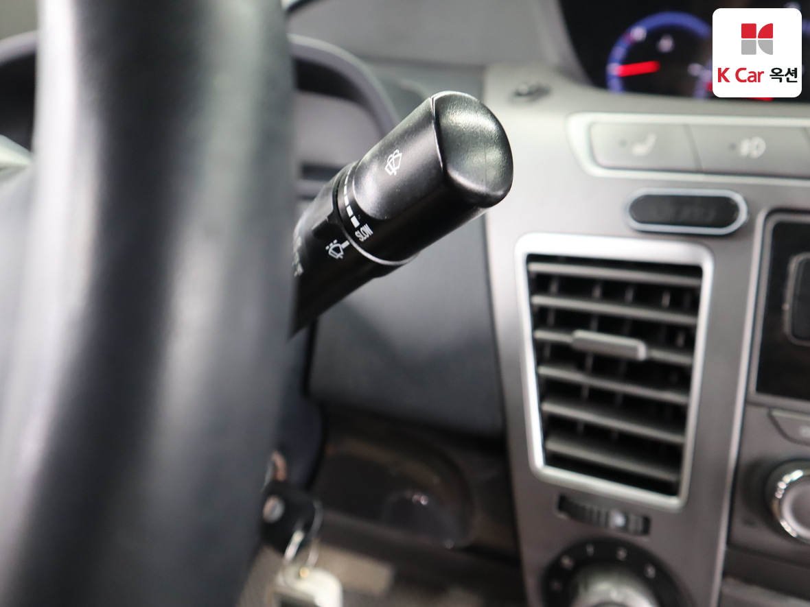 KG Mobility Korando Turismo 2014 - Image 11