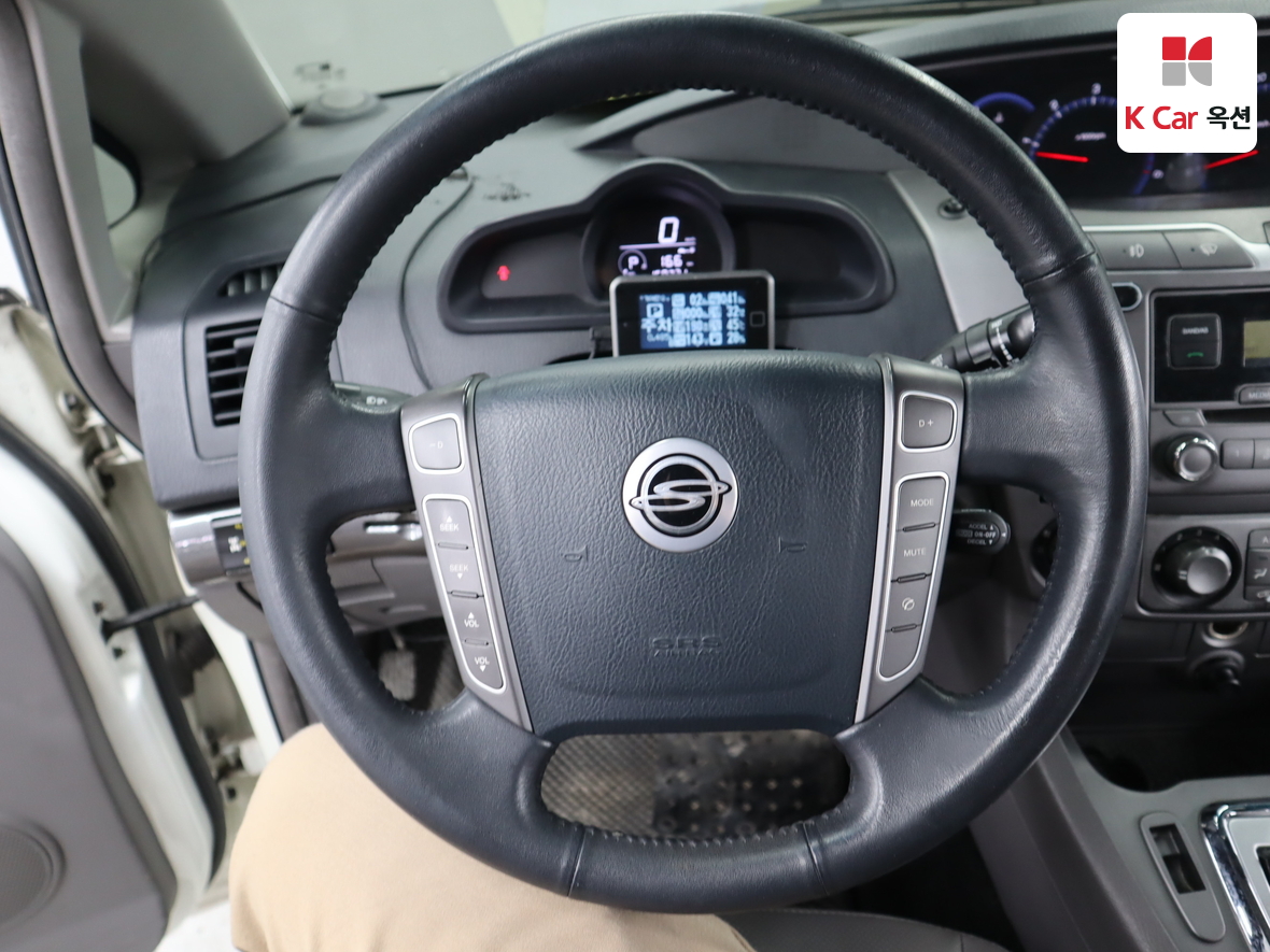 KG Mobility Korando Turismo 2014 - Image 10