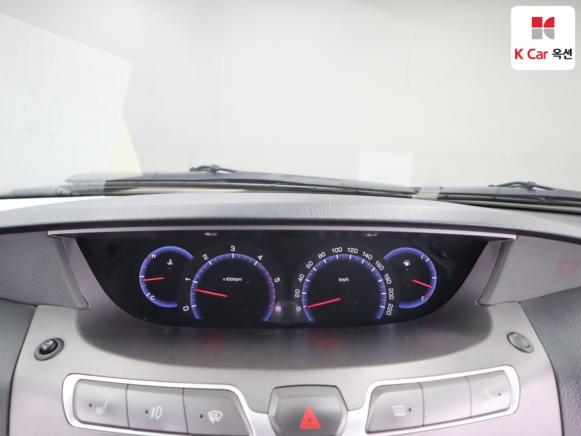 KG Mobility Korando Turismo 2014 - Image 14