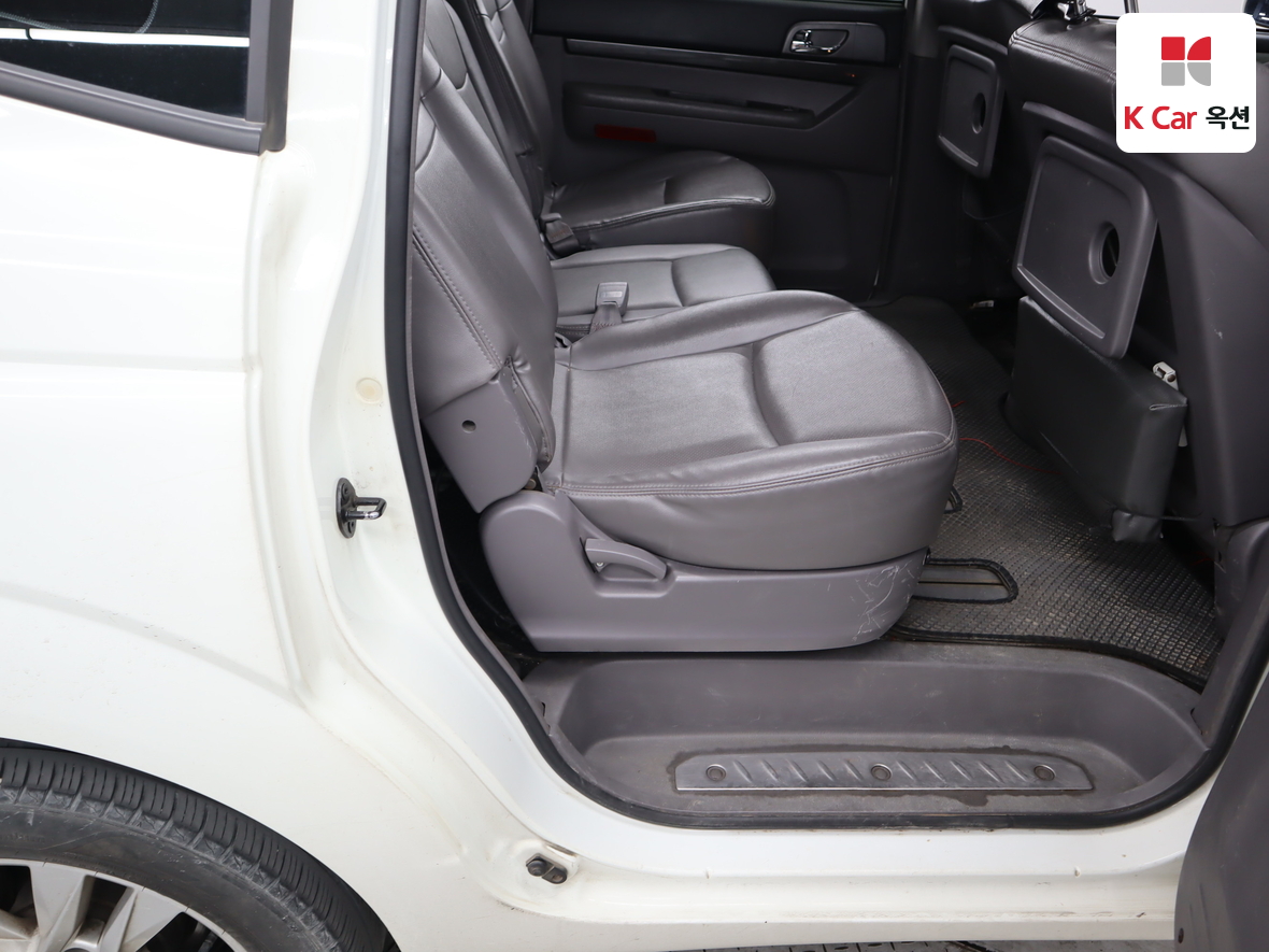 KG Mobility Korando Turismo 2014 - Image 29