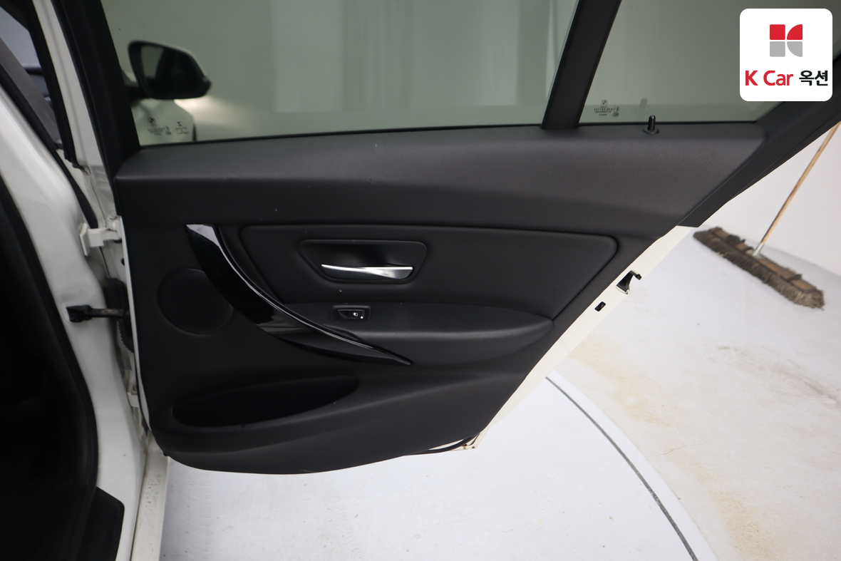 BMW 3 Series 2016 - Image 30