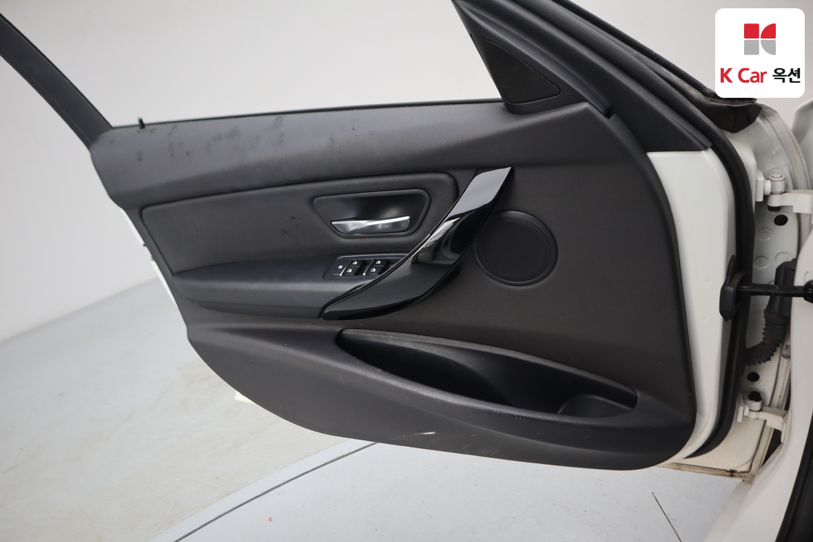 BMW 3 Series 2016 - Image 8