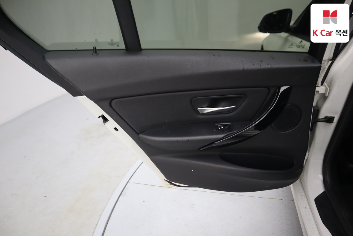 BMW 3 Series 2016 - Image 26