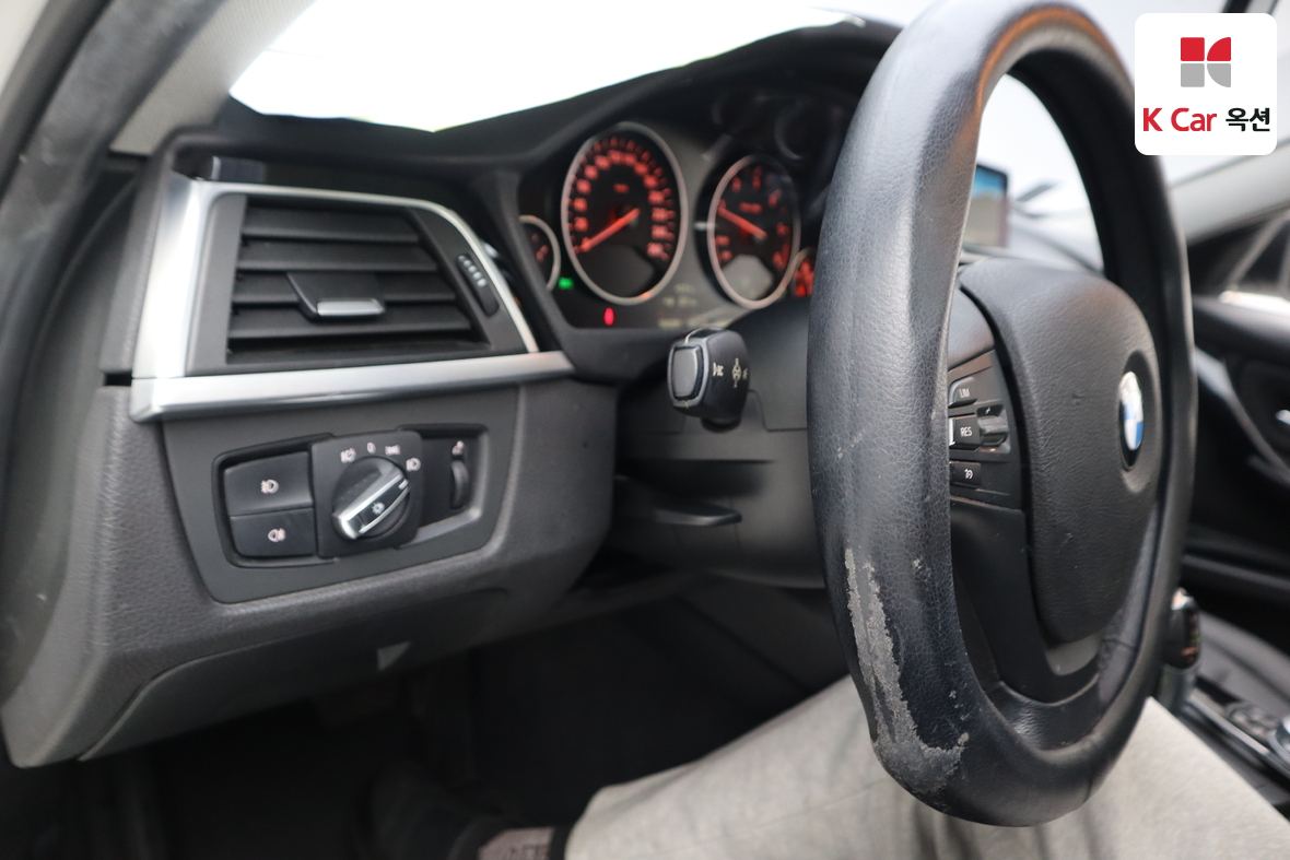 BMW 3 Series 2016 - Image 9