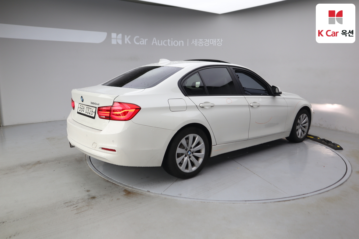 BMW 3 Series 2016 - Image 2
