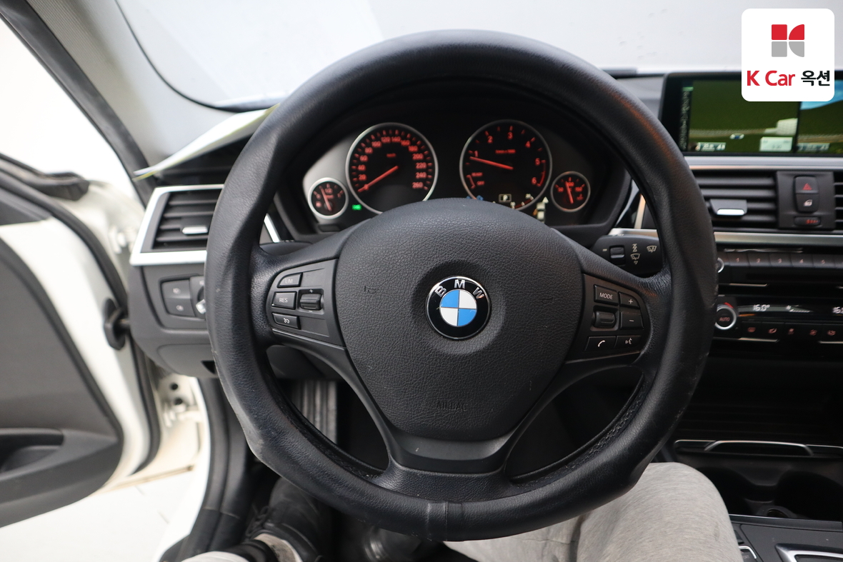 BMW 3 Series 2016 - Image 10
