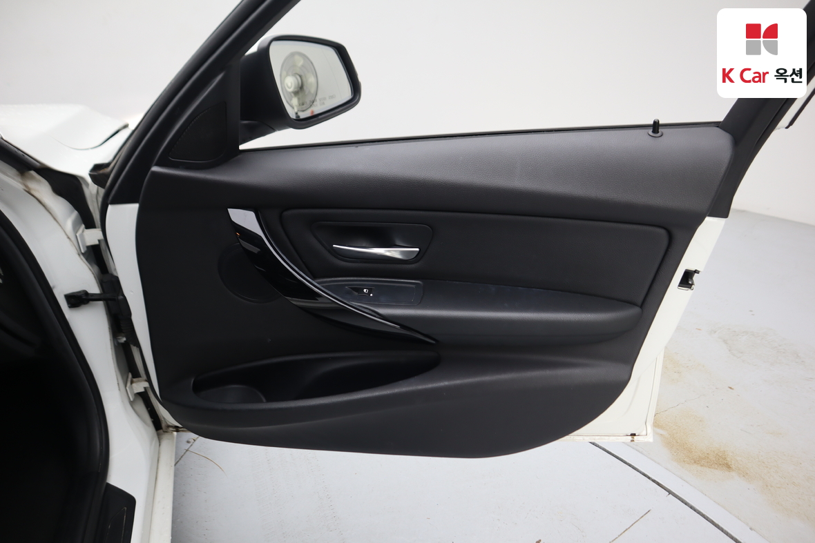 BMW 3 Series 2016 - Image 32