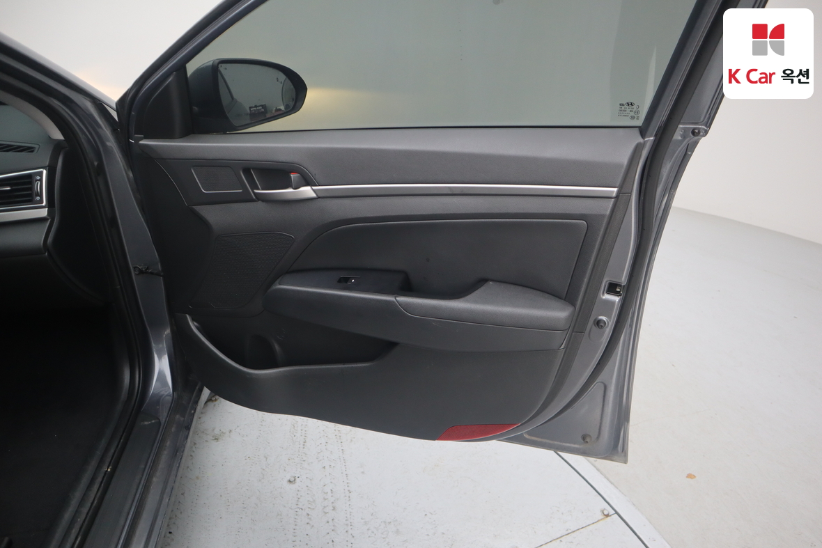 هيونداي إلانترا 2018 - صورة 26