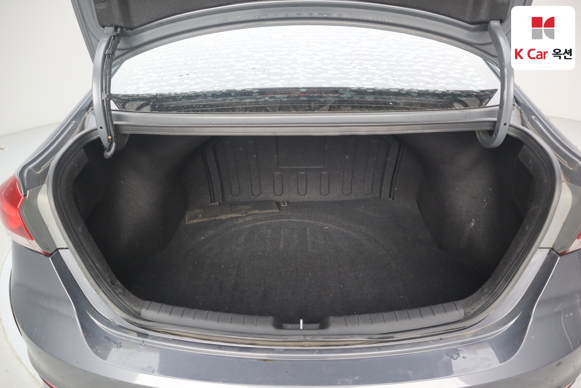 هيونداي إلانترا 2018 - صورة 23