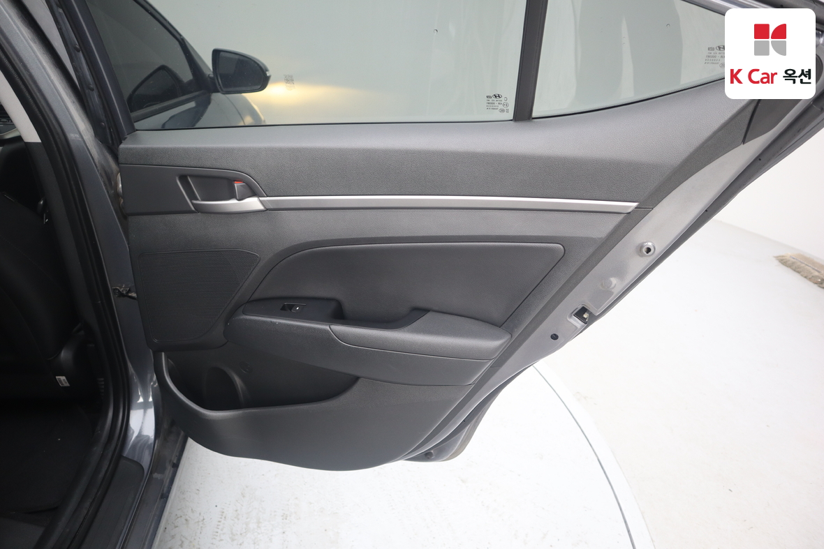 هيونداي إلانترا 2018 - صورة 24