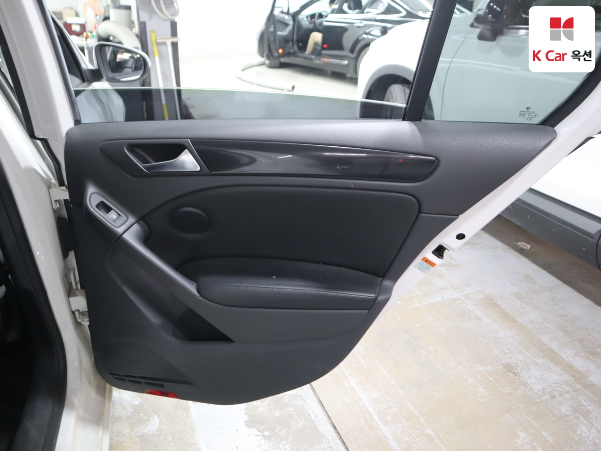 Volkswagen Golf 2010 - Image 30