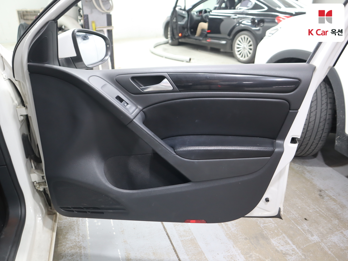 Volkswagen Golf 2010 - Image 32