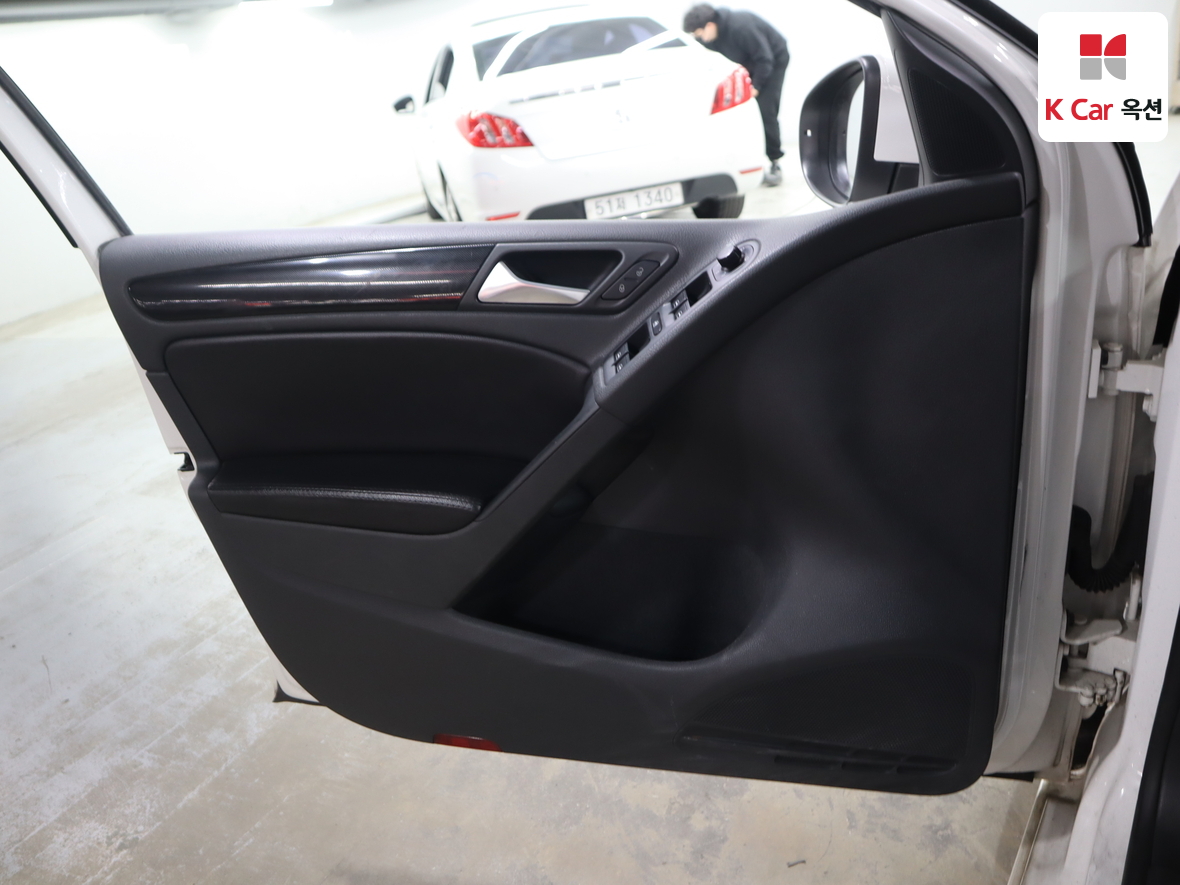 Volkswagen Golf 2010 - Image 8