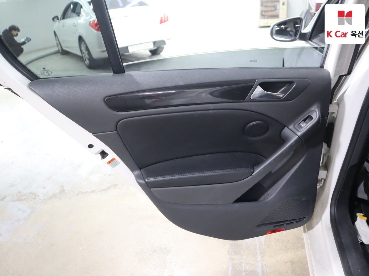 Volkswagen Golf 2010 - Image 25