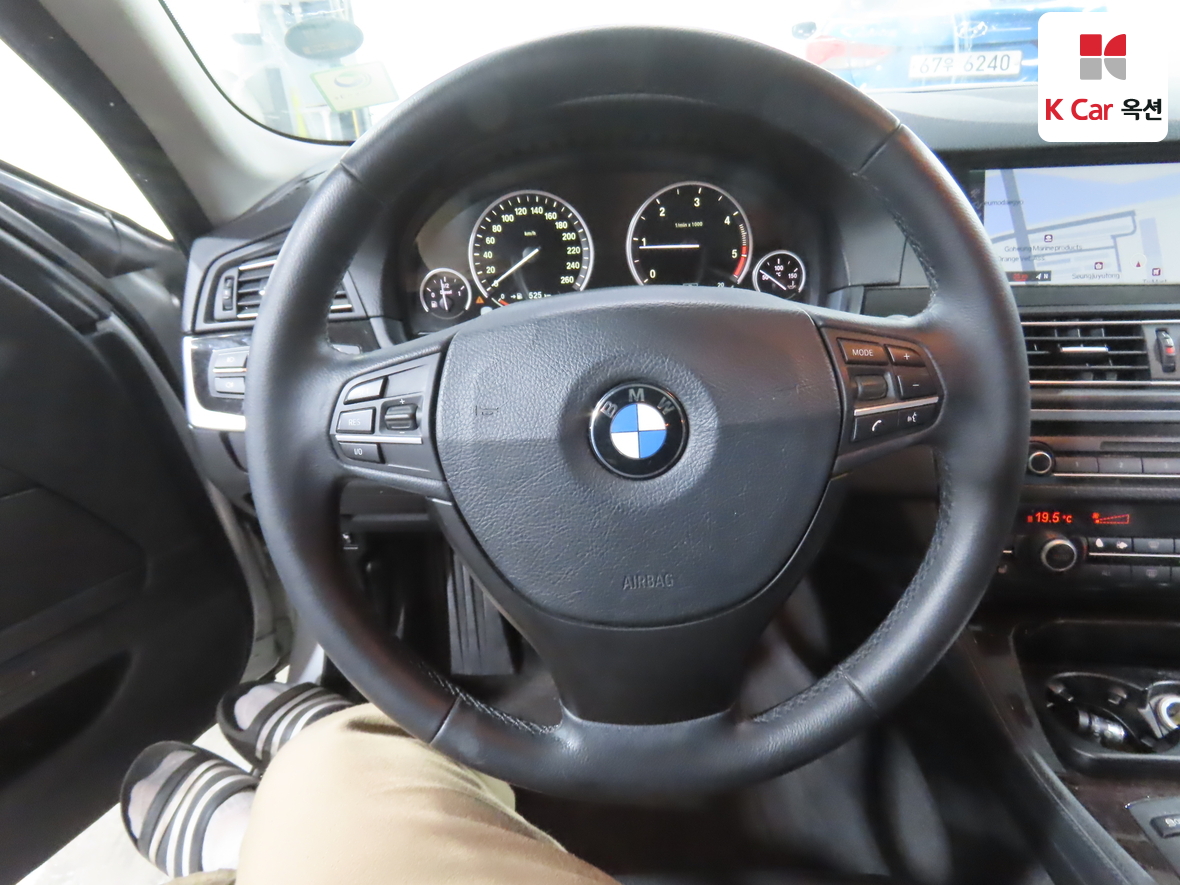 BMW 5 Series 2011 - Image 10