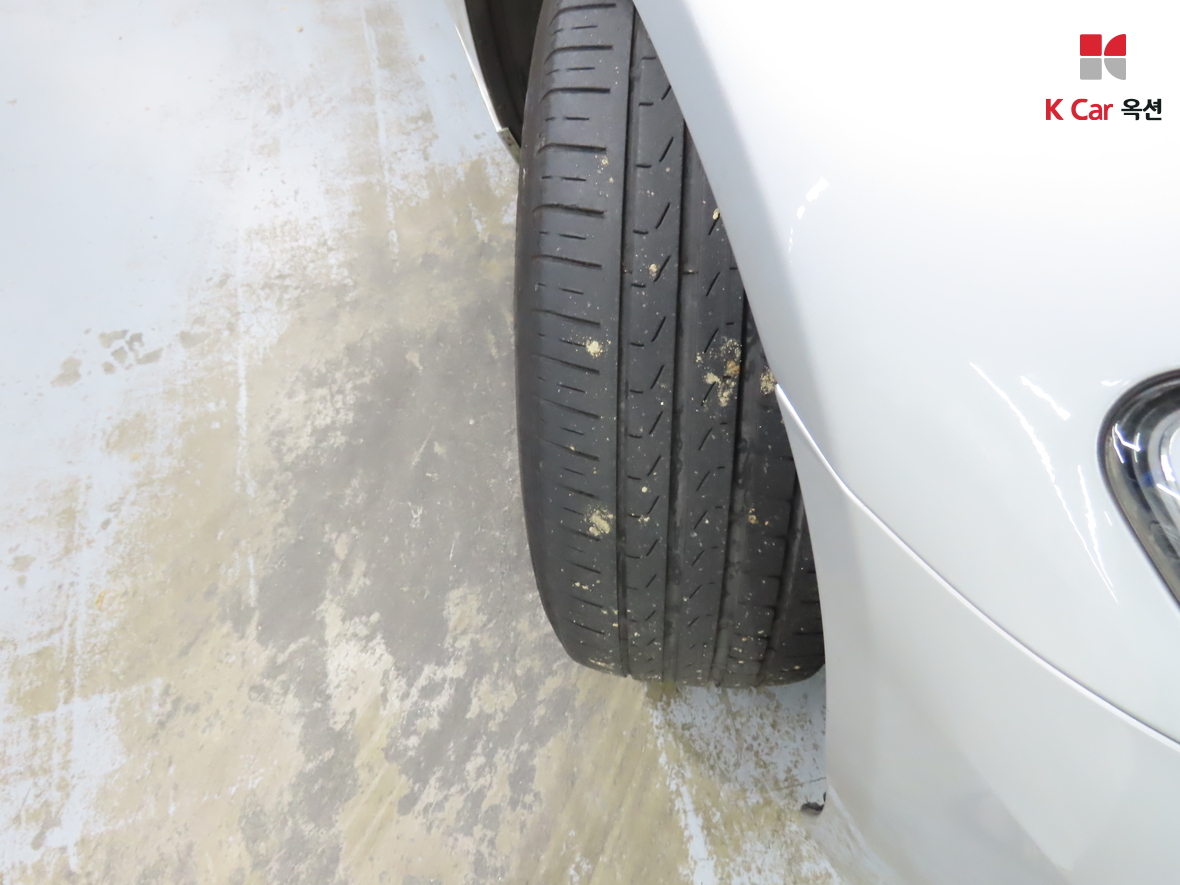 BMW 5 Series 2011 - Image 33