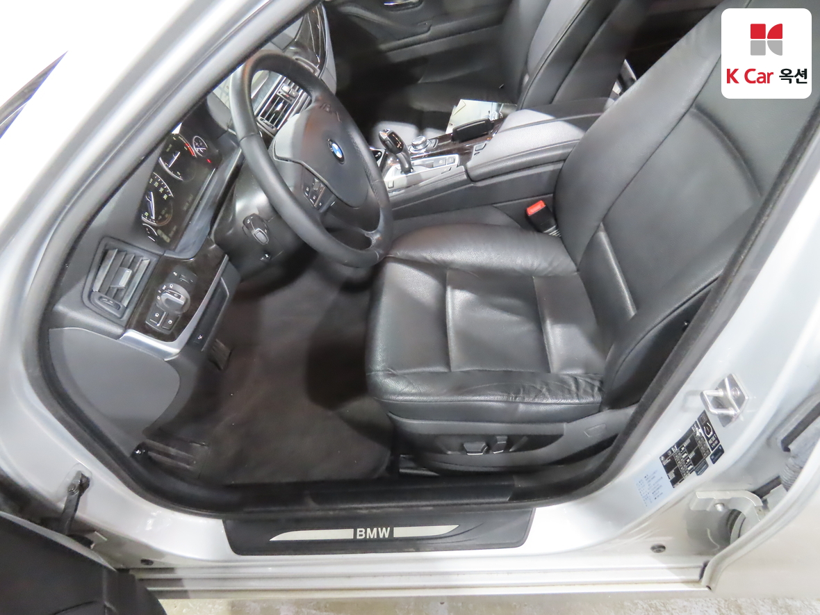 BMW 5 Series 2011 - Image 18