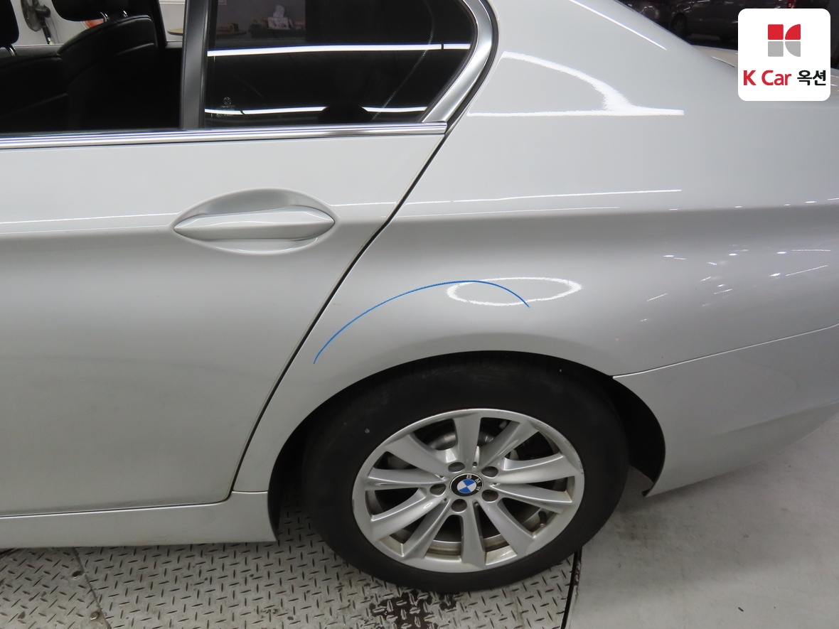 BMW 5 Series 2011 - Image 39