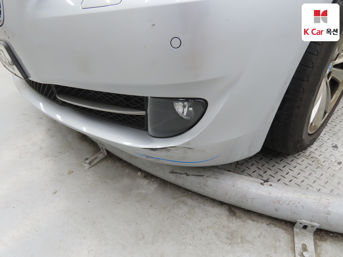 BMW 5 Series 2011 - Image 37