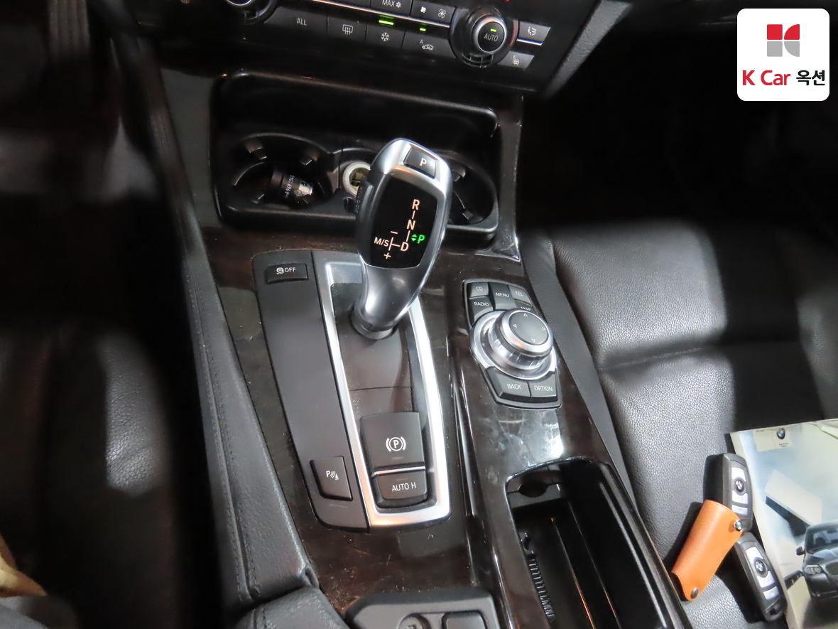 BMW 5 Series 2011 - Image 16