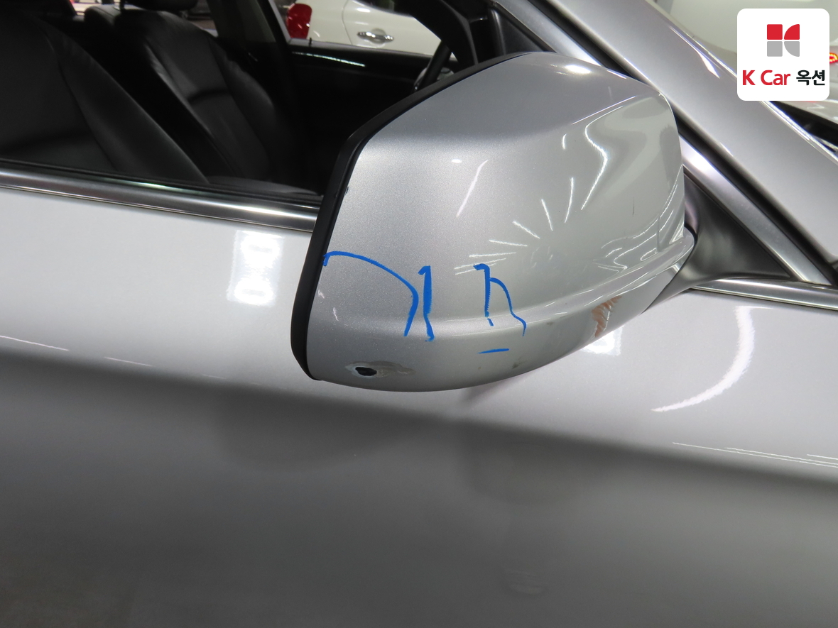 BMW 5 Series 2011 - Image 32