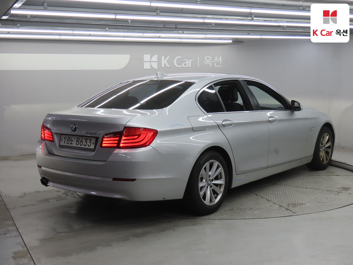 BMW 5 Series 2011 - Image 2