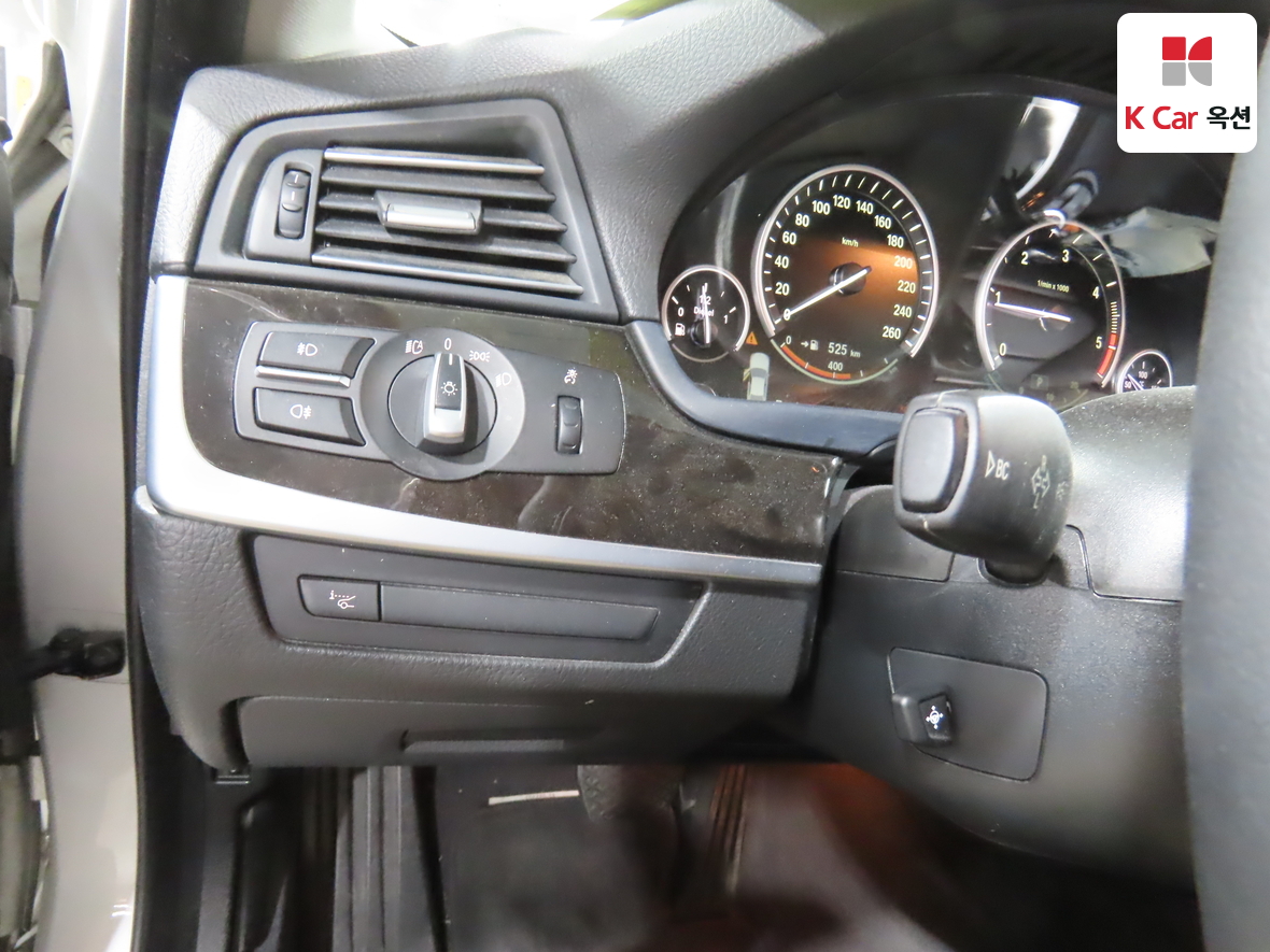 BMW 5 Series 2011 - Image 9