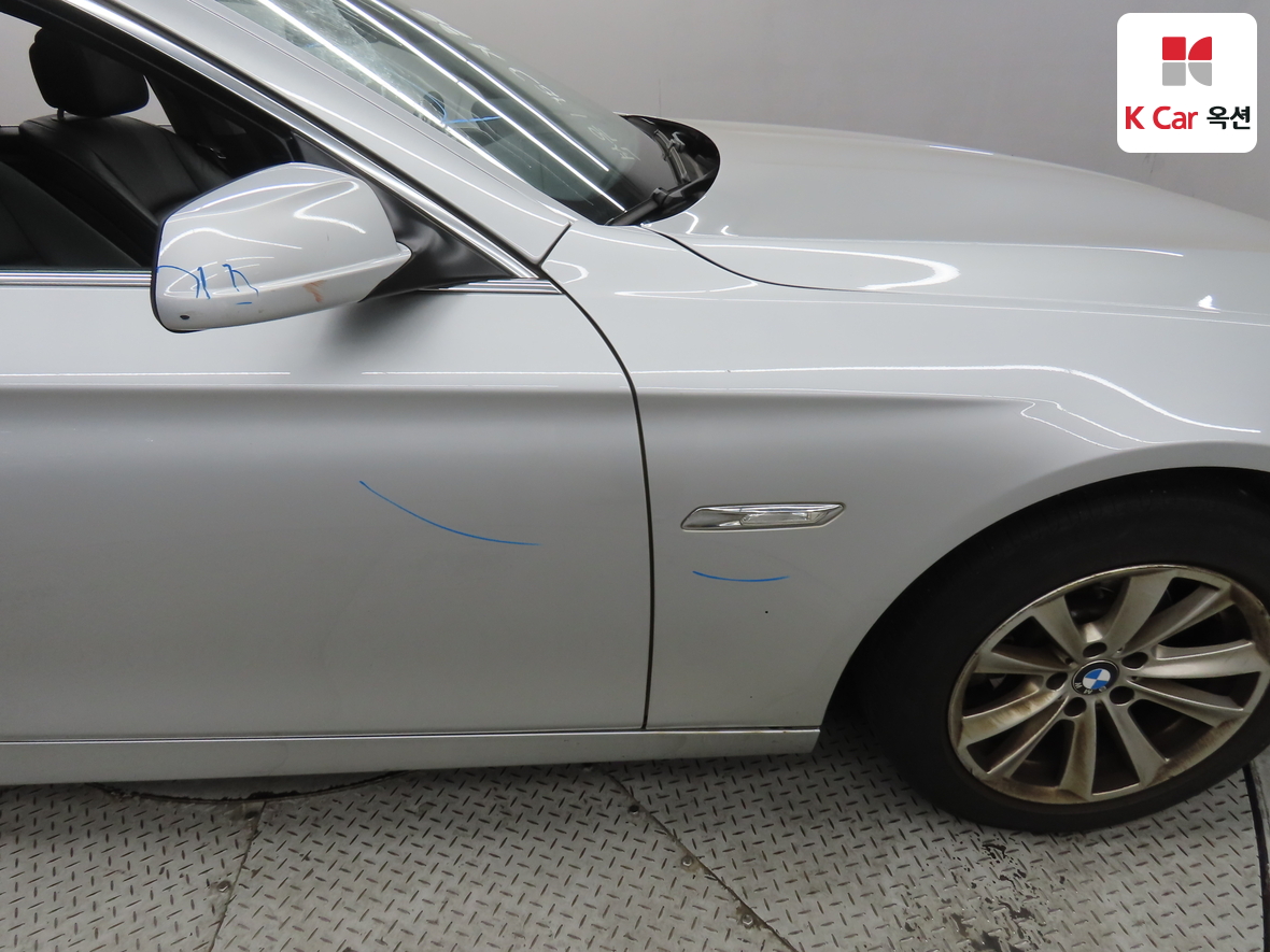 BMW 5 Series 2011 - Image 43