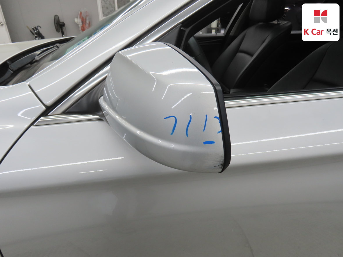 BMW 5 Series 2011 - Image 38