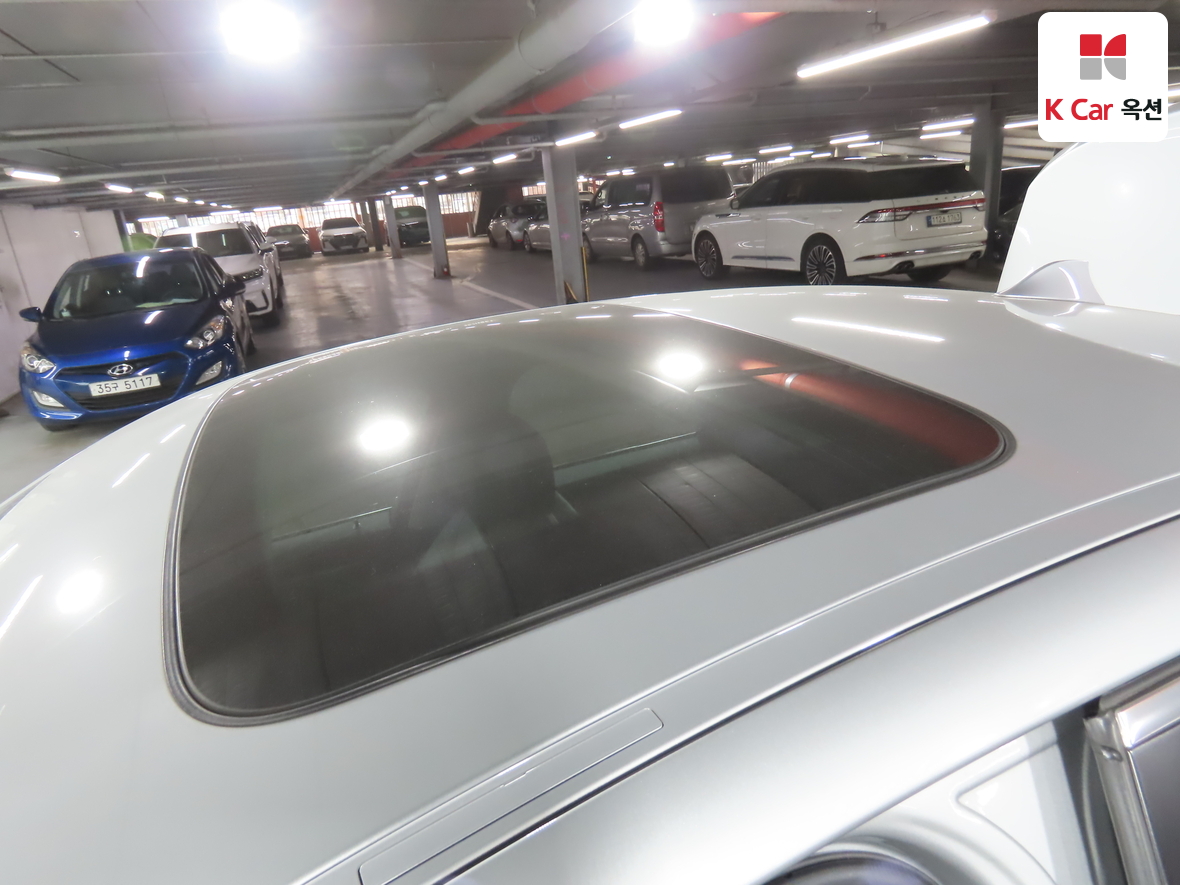 BMW 5 Series 2011 - Image 22