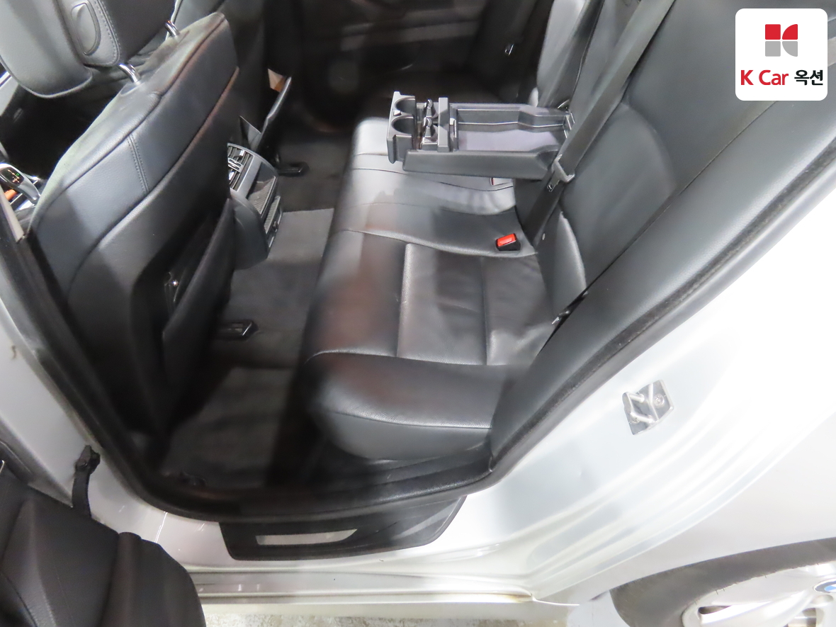 BMW 5 Series 2011 - Image 24