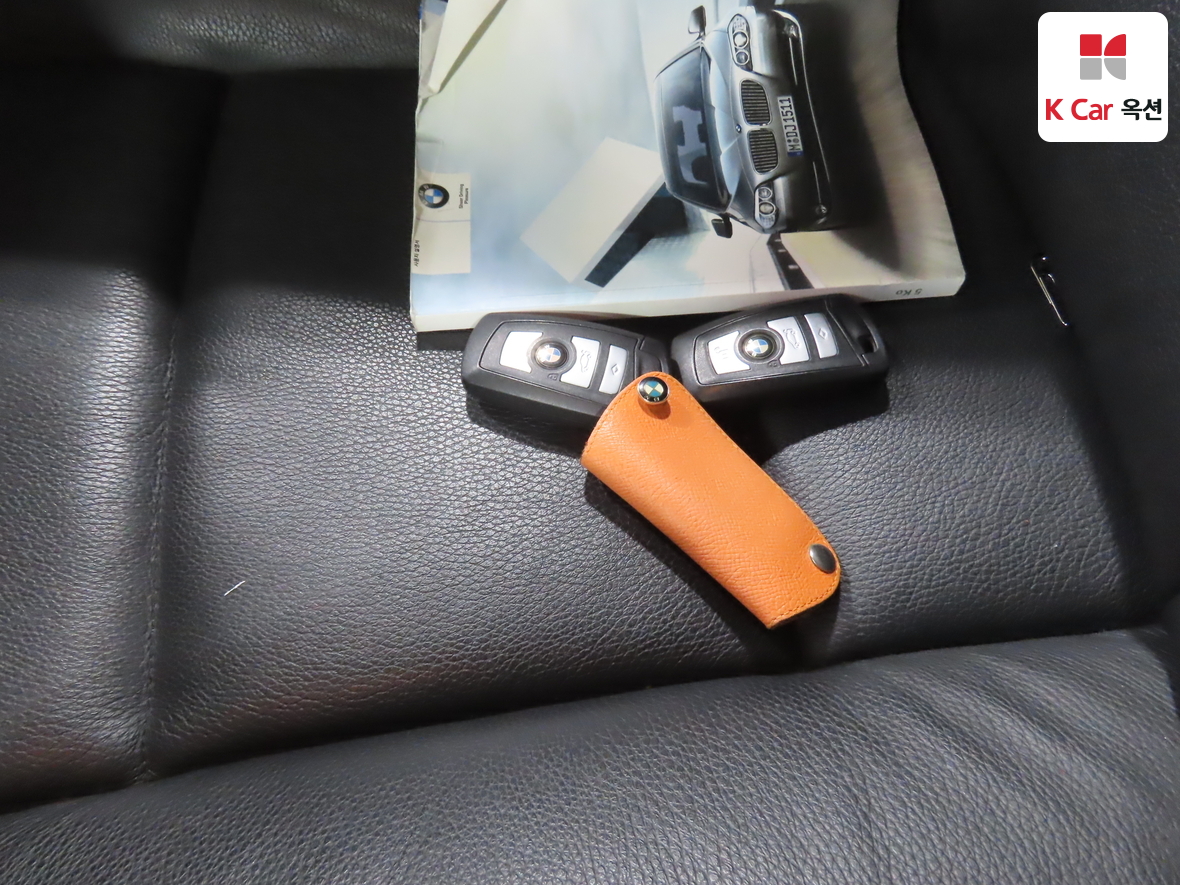 BMW 5 Series 2011 - Image 17