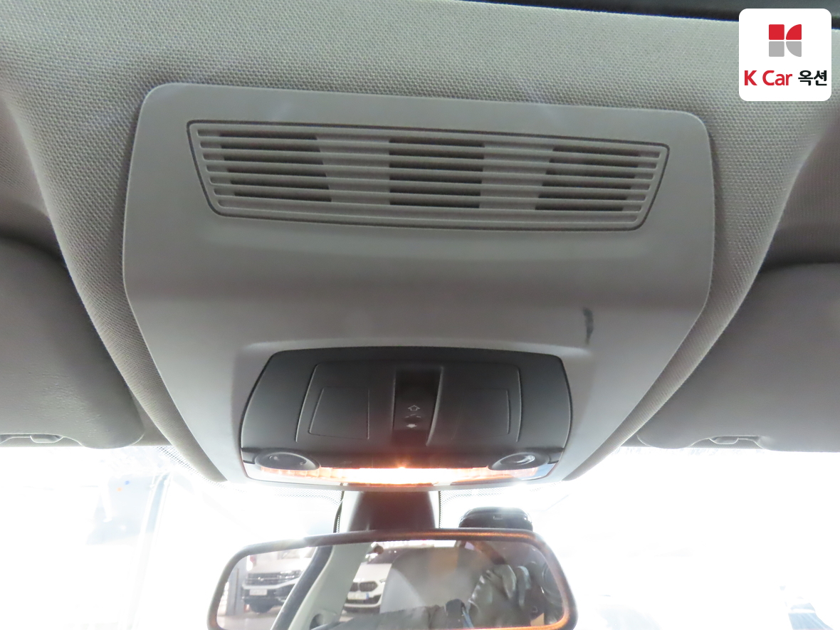 BMW 5 Series 2011 - Image 12