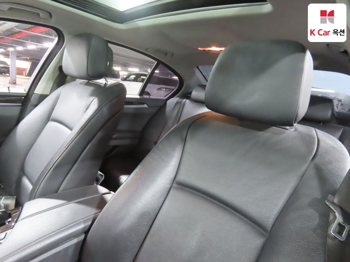 BMW 5 Series 2011 - Image 19