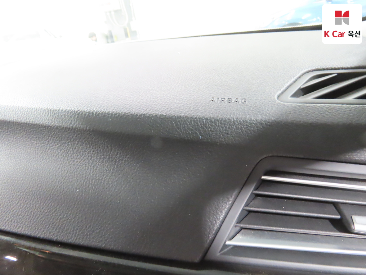 BMW 5 Series 2011 - Image 31