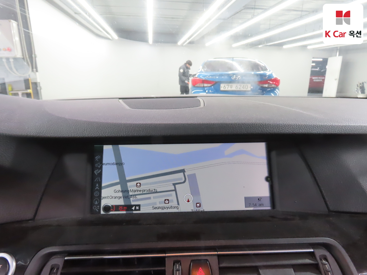 BMW 5 Series 2011 - Image 14