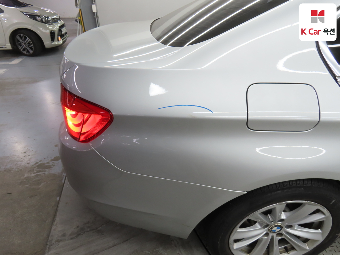BMW 5 Series 2011 - Image 41