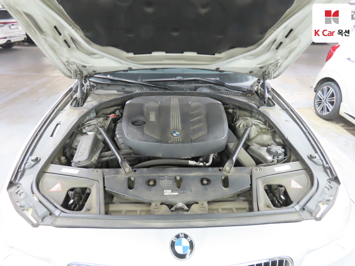 BMW 5 Series 2011 - Image 34
