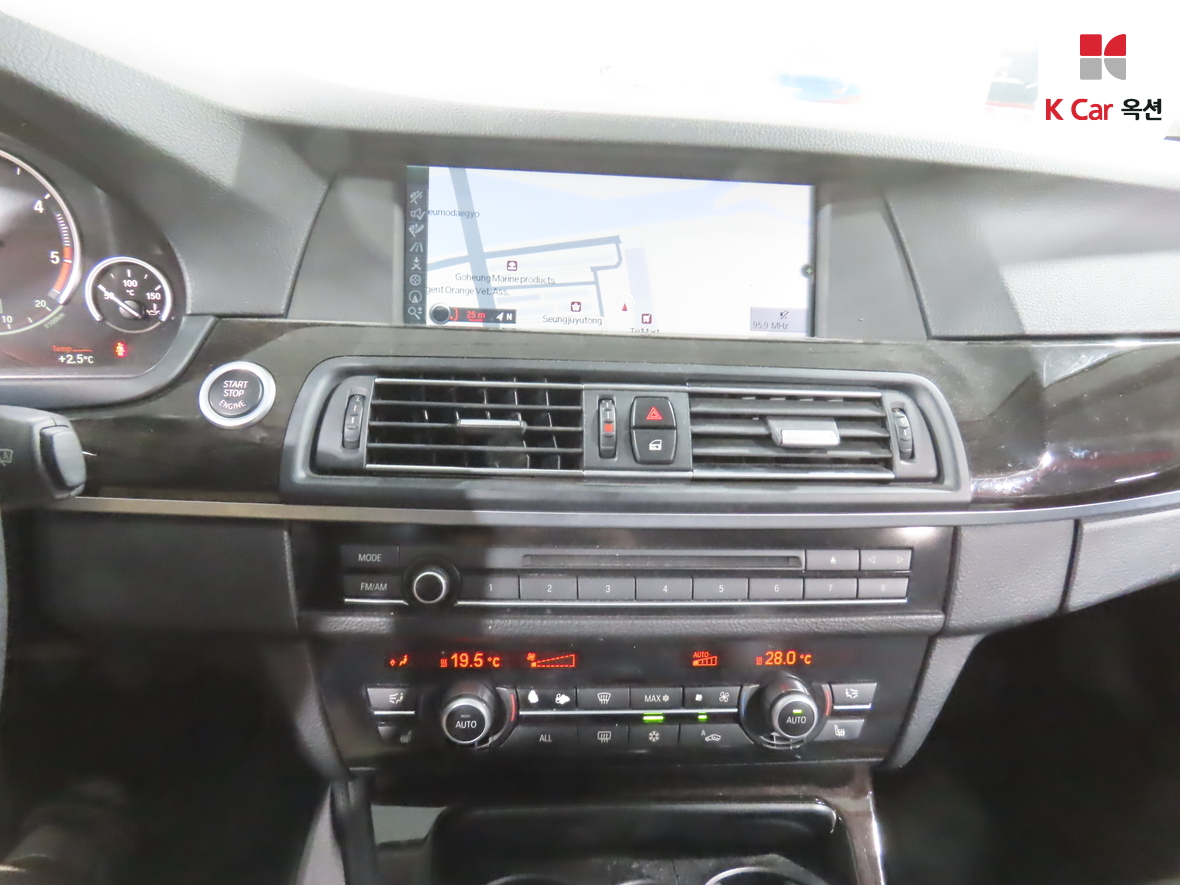 BMW 5 Series 2011 - Image 6