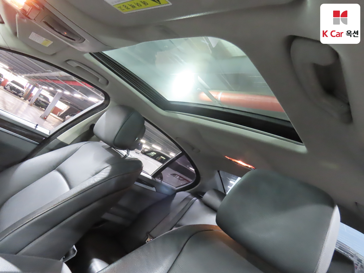 BMW 5 Series 2011 - Image 21