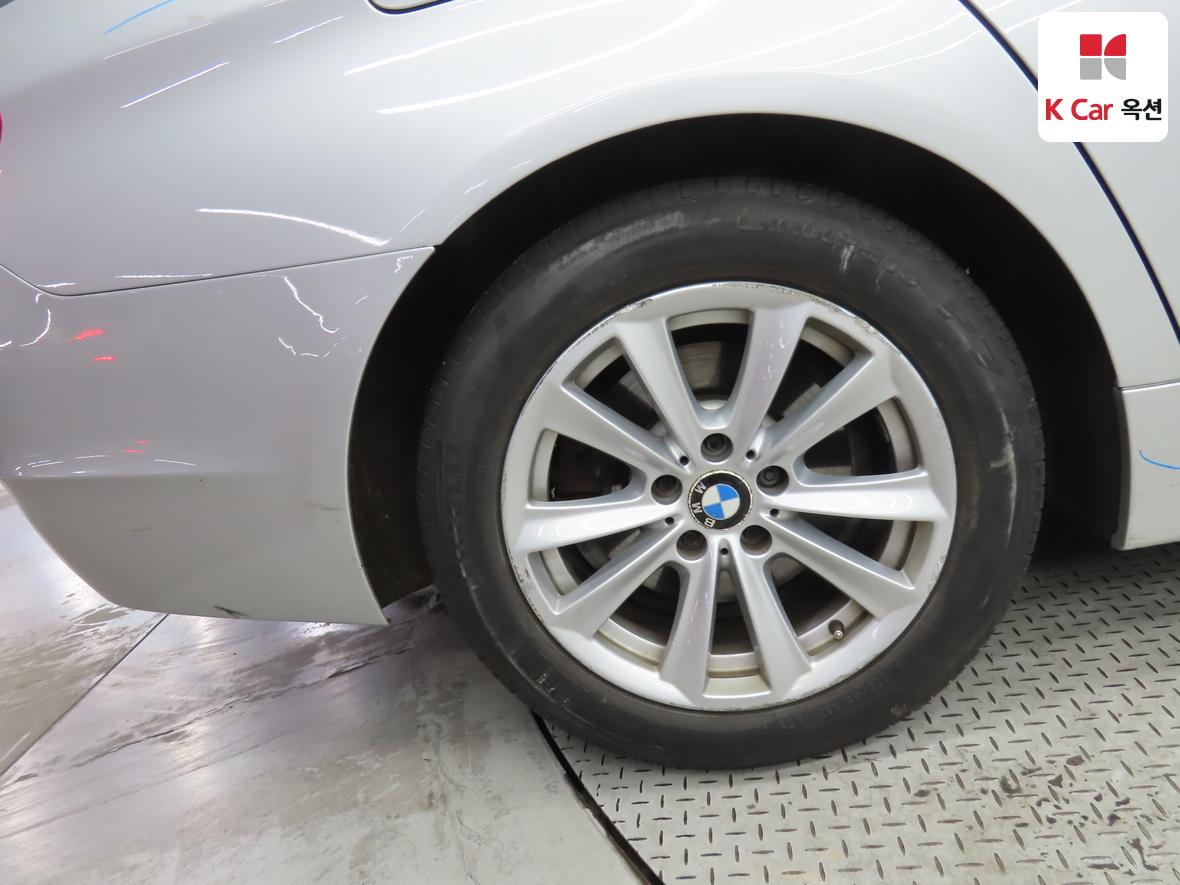 BMW 5 Series 2011 - Image 46